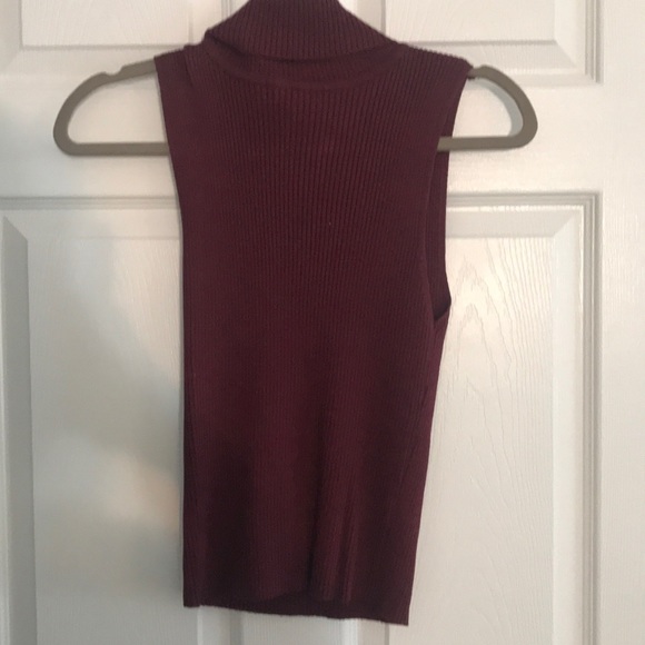 Kendall & Kylie sleeveless turtleneck - Picture 2 of 3